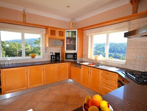 Fridge, microwave, oven, dishwasher - Luxuriöse Privatvilla mit Infinity-Pool by Interhome (Monchique)