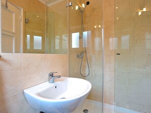Towels - Admiral 77 by Interhome (Lisbon)