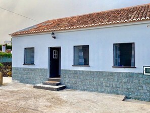 Unclassified image, 2 of 31, button - Das Haus des Großvaters by Interhome (Angra do Heroísmo)