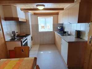 Fridge, oven, cookware/dishes/utensils - Casa Crest by Interhome (Platta)