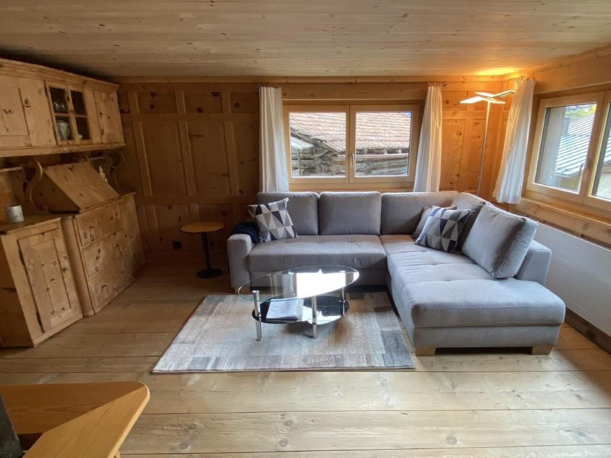 Fernseher, Kamin, DVD-Player