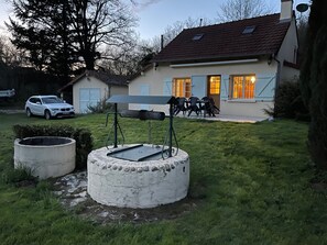 Terrace/patio - für 6 Pers. mit eigenem Teich by Interhome (Montceau les Mines)