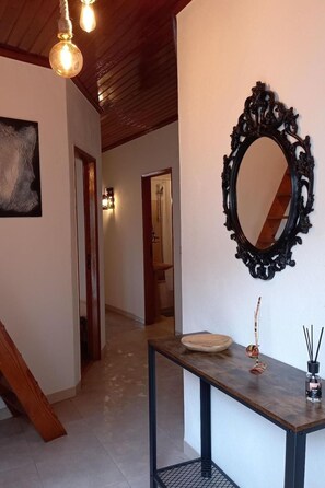 Interior - Dornes, das mythische Land der Tempelritter by Interhome (Dornes)