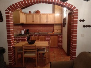 Fridge, microwave, oven, cookware/dishes/utensils - Landhaus in idyllischer Lage by Interhome (Sever do Vouga)