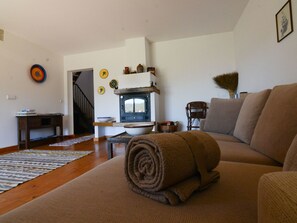 TV, fireplace - mit Sonnenterrasse und großem Garten by Interhome (Anceriz)