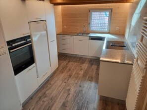 雪櫃、焗爐、洗碗機、廚房用具/餐具/器皿