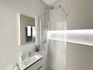 Towels - Strandhaus -Salzwasserpool, Geheizt Bedeckt by Interhome (Gafanha da Encarnação)