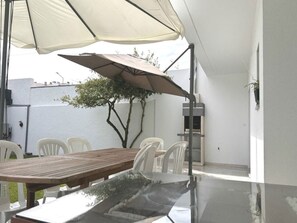 Outdoor dining - Strandhaus -Salzwasserpool, Geheizt Bedeckt by Interhome (Gafanha da Encarnação)