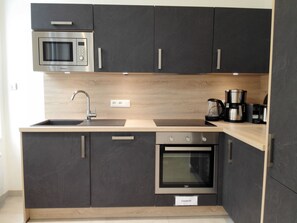 Fridge, microwave, oven, dishwasher - Privathof Barbecue Stadtzentrum Voltaire by Interhome (St Quentin)
