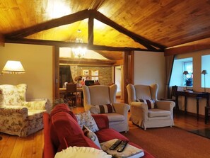 Living Room - Fabelhafter Pool in einer atemberaubenden Landschaft by Interhome (Calheiros)