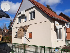 Exterior - Klimatisiertes Ferienhaus in Bükfürdö mit Garten by Interhome (Bükfürdõ)