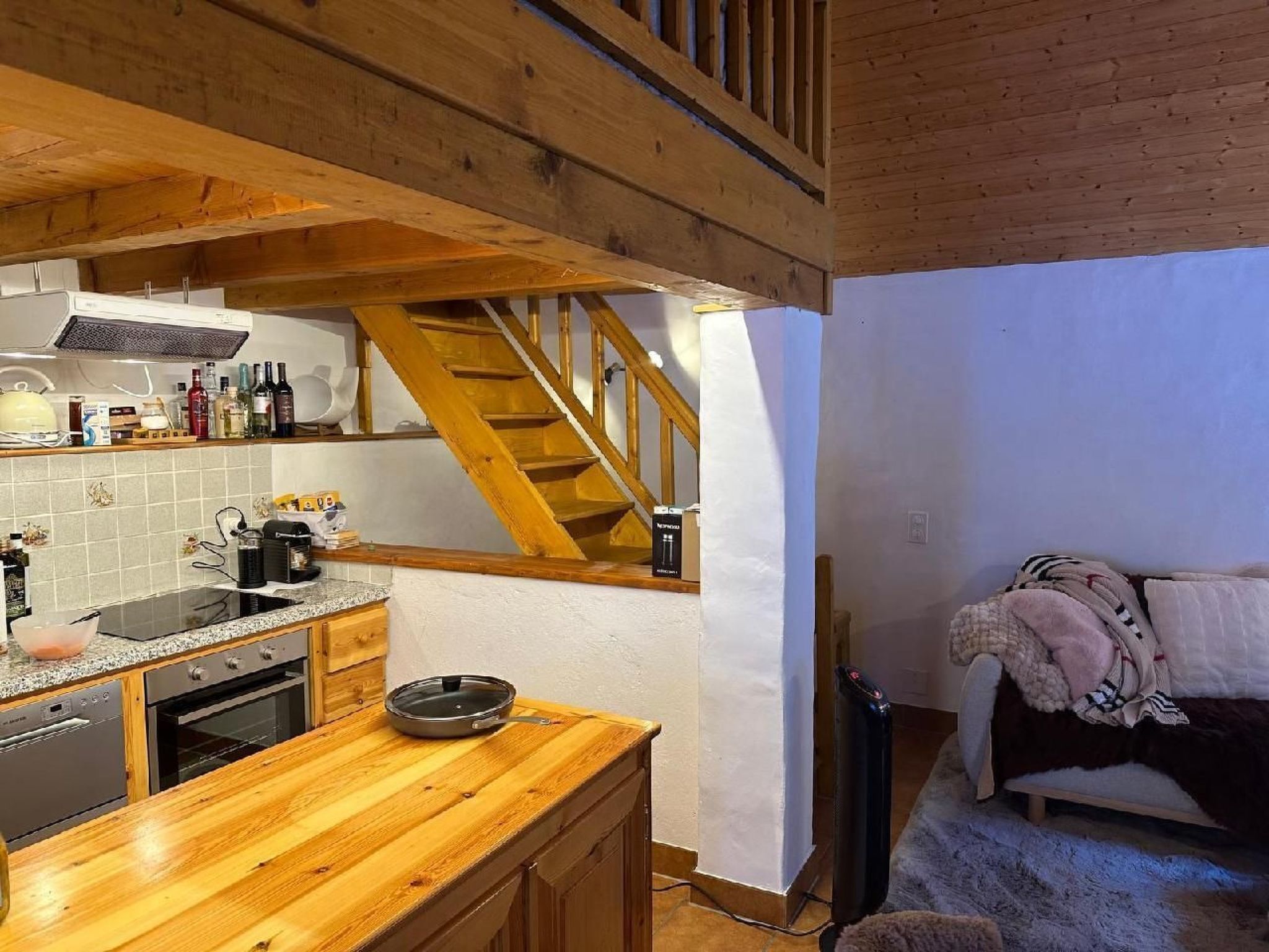 Refrigerador, horno, lavavajillas y utensilios de cocina 