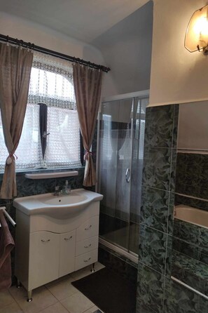 Bathroom - Appartement mit Grill by Interhome (Balatonlelle)