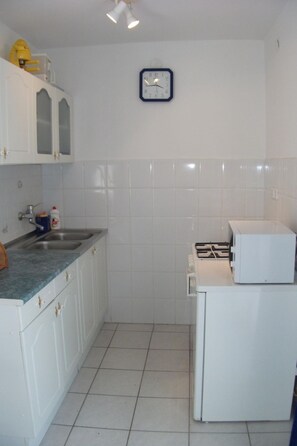 Fridge, microwave, cookware/dishes/utensils - mit Terrassen, Balkonen sowie Parkplatz by Interhome (Dombóvár)