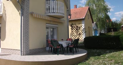 mit Terrassen, Balkonen sowie Parkplatz by Interhome