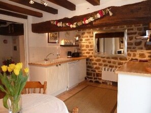 Fridge, microwave, oven, dishwasher - Finca "Motje" mit Aussicht by Interhome (Domfront)
