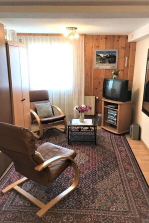 TV, DVD player - Chalet Adler- Studio für 2 Personen by Interhome (Aminona)