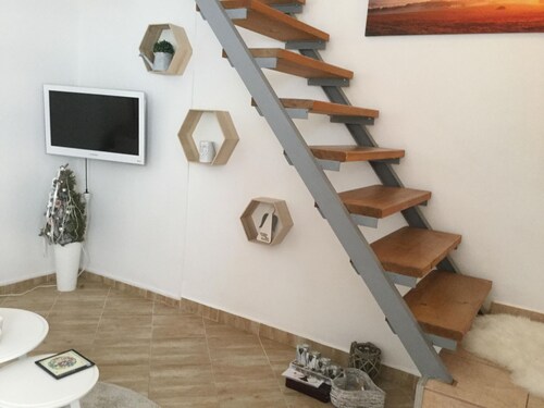 Wohnung auf einem eingezäunten Grundstück by Interhome