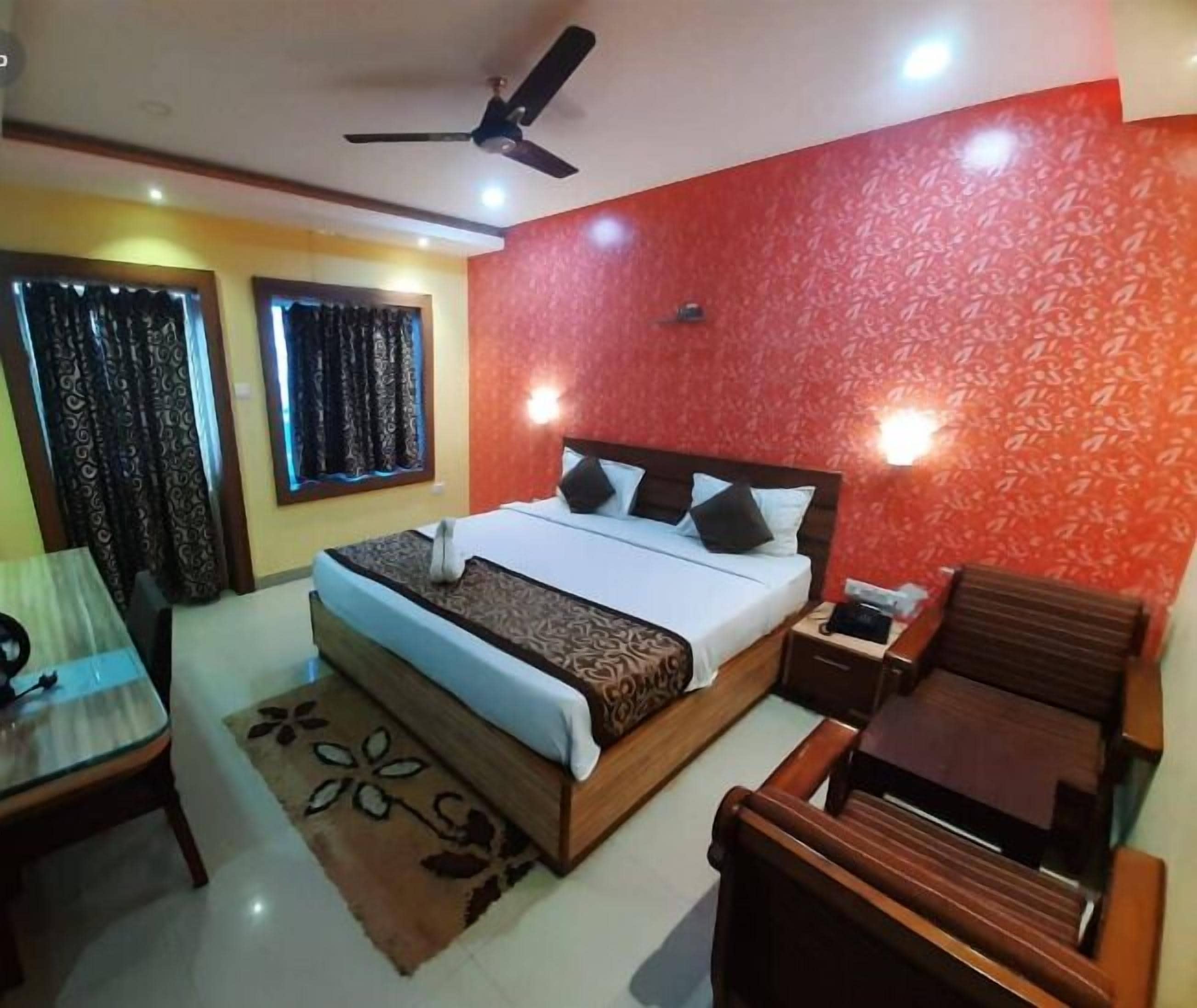 Ylelliset vuodevaatteet, työpöytä