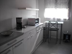 Kühlschrank, Mikrowelle, Ofen, Geschirrspüler