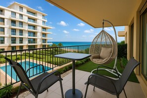 Outdoor dining - A haven of peace and comfort overlooking the sea. (Rabat)