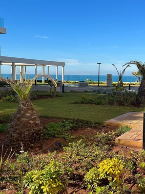Property grounds - A haven of peace and comfort overlooking the sea. (Rabat)