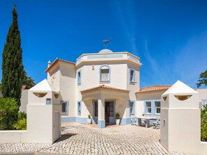 Exterior - Luxuriöse Villa - Privater Pool und schöner Garten by Interhome (Lagoa)
