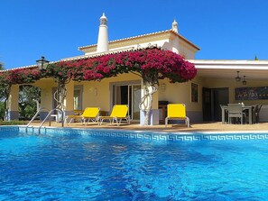 Pool - Luxuriöse Villa - Privater Pool und schöner Garten by Interhome (Lagoa)