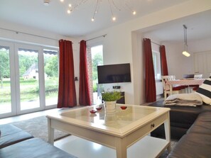 TV, DVD player - am Teich by Interhome (Wacken)