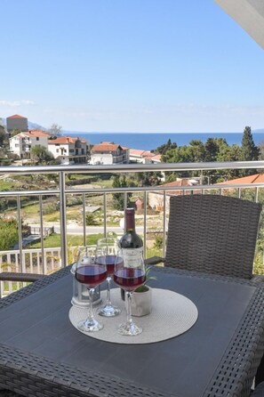 Outdoor dining - mit Terrasse by Interhome (Gradac)