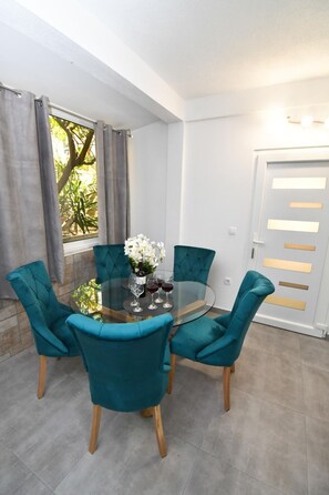 Dining - mit Terrasse by Interhome (Gradac)