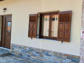 Exterior detail - Theofanias Marmorhaus Meteora by Interhome (Kalabaka)