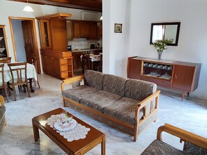 TV - Theofanias Marmorhaus Meteora by Interhome (Kalabaka)
