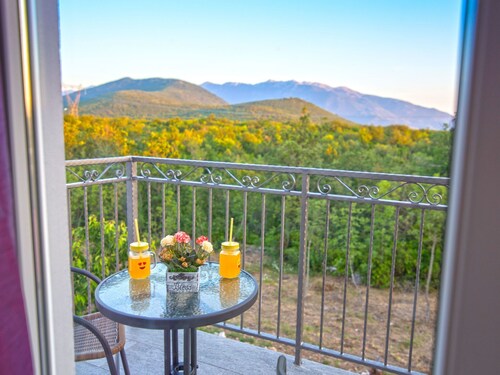 in Opanci mit beheiztem Pool, Parkplatz by Interhome