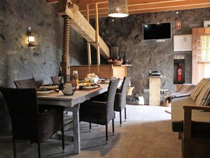 Dining - "Vinea Lava" mit Blick auf das Wasser by Interhome (Prainha)