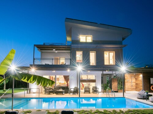 Geräumige Familienvilla, privater Pool und Garten by Interhome