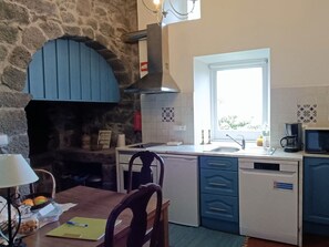 Private kitchen - Casa da Talha, Rustikaler Charme auf den Azoren by Interhome (Algarvia)
