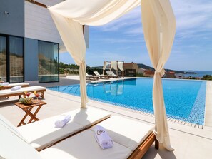 A heated pool - Villa Goldener Löwe by Interhome (Primošten)