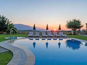 Pool - Villa Zeus mit privatem Pool und Jacuzzi by Interhome (Kalonyktis)
