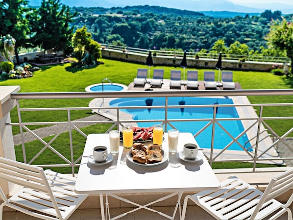 Outdoor dining - Villa Zeus mit privatem Pool und Jacuzzi by Interhome (Kalonyktis)