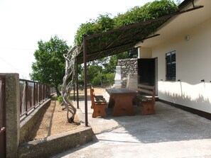 Outdoor dining - für 6 Personen ca. 50 m² in Jablanac, Adriaküste Kroatien (Kvarner Bucht) by Interhome (Jablanac)