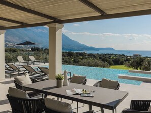 Outdoor dining - Villa Palast von Agathera by Interhome (Argostolion)