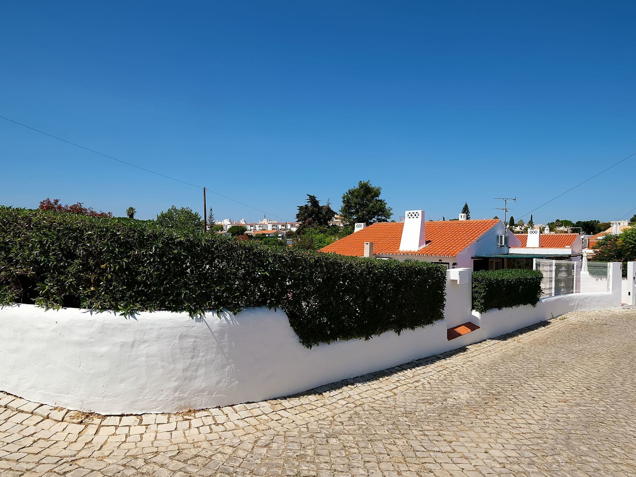 المنطقة المحيطة بالمنشأة