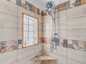 Towels - Die Welt des Mondes 2 by Interhome (São Simão)