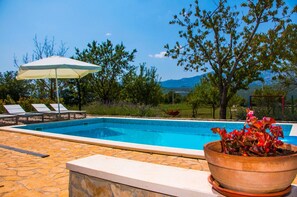 A heated pool - Romantisches Haus in Krušvar mit privatem Pool by Interhome (Dicmo)