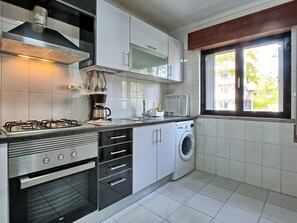 Fridge, microwave, oven, dishwasher - Cristo Rei Gärten by Interhome (Moscavide)