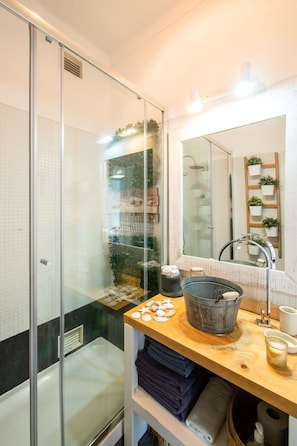 Towels - Neue, lichtdurchflutete Wohnung im Zentrum by Interhome (Cascais)