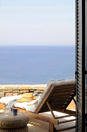 Property grounds - Luxusvilla bietet privaten Zugang zu einem abgelegenen Strand by Interhome (Kea)