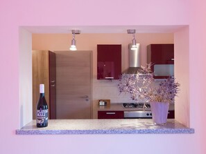 Kühlschrank, Mikrowelle, Ofen, Geschirrspüler
