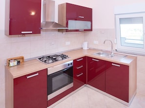 Kühlschrank, Mikrowelle, Ofen, Geschirrspüler